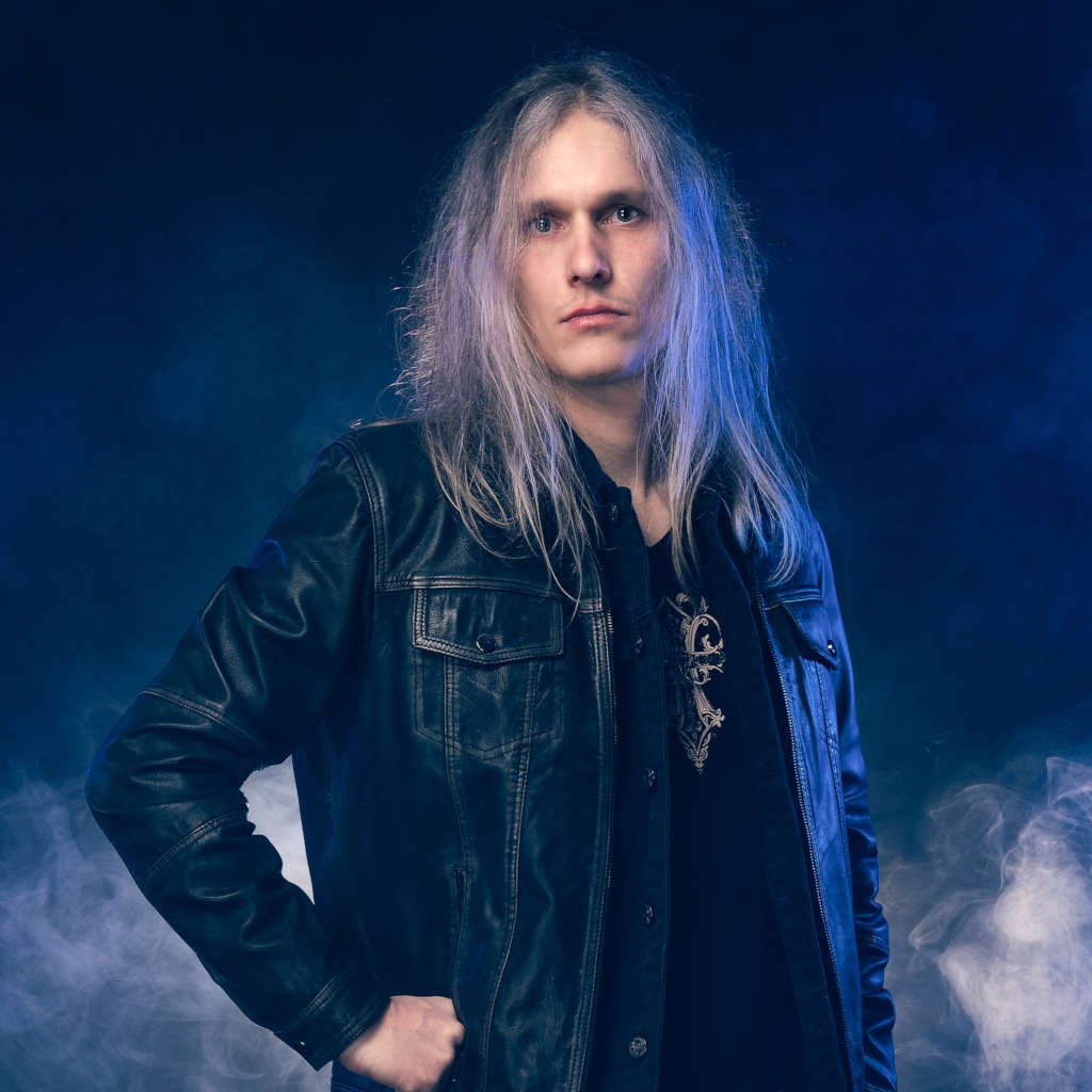 Alain Schneble – Guitar, Backing Vocals